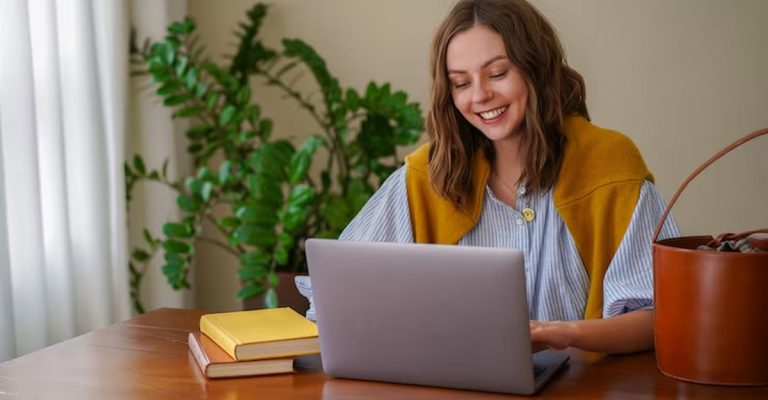 Formação Profissional Gratuita: Cursos de Tecnologia, Idiomas e Marketing em 2025
